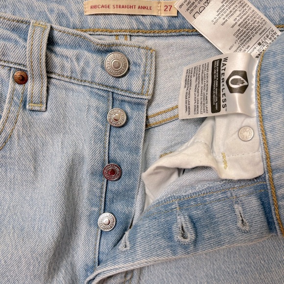 Levi’s Women’s Ribcage Straight Ankle Light Wash Blue Jeans - Picture 5 of 7
